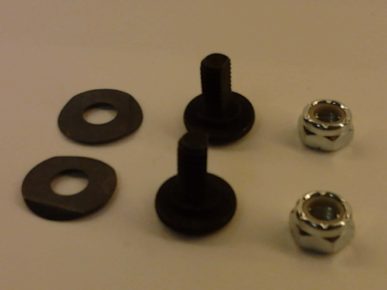 2 mesbouten met moer en spanrondeel voor Rover grasmaaiermessen. Mesbouten Rover
