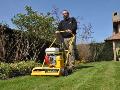 Jo Beau V460 verticuteermachine met vaste messen